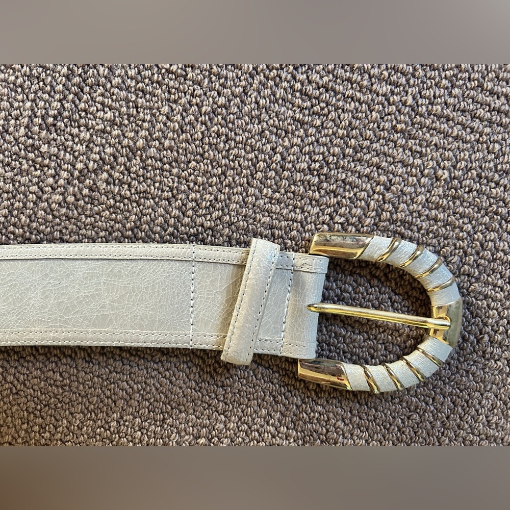 Cream and gold leather belt, contoured.